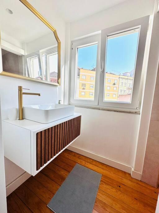 Lisbon City Center Flat For 6 Pp Buitenkant foto