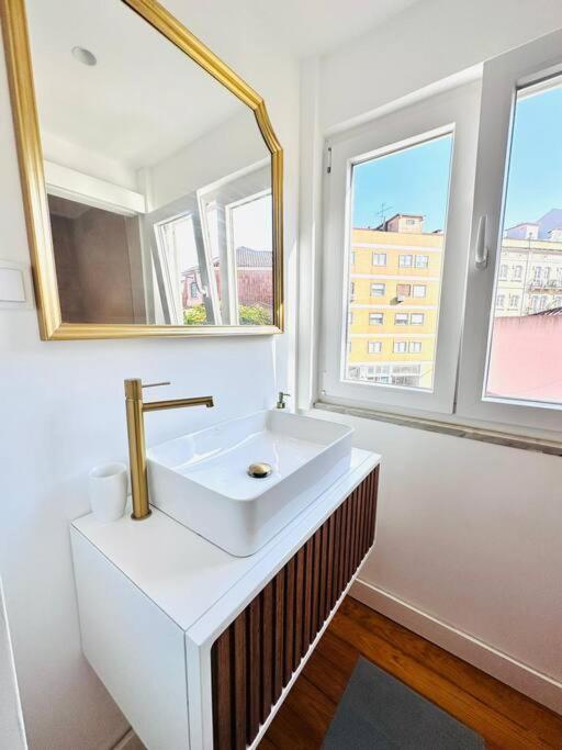 Lisbon City Center Flat For 6 Pp Buitenkant foto
